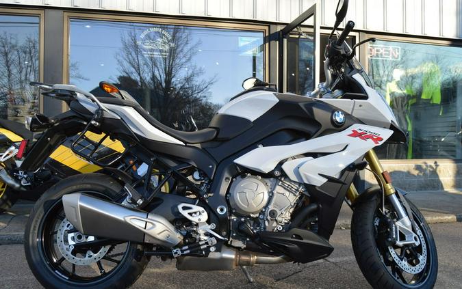 2016 BMW S 1000 XR Light White / Granite Grey Metallic / Racing Red