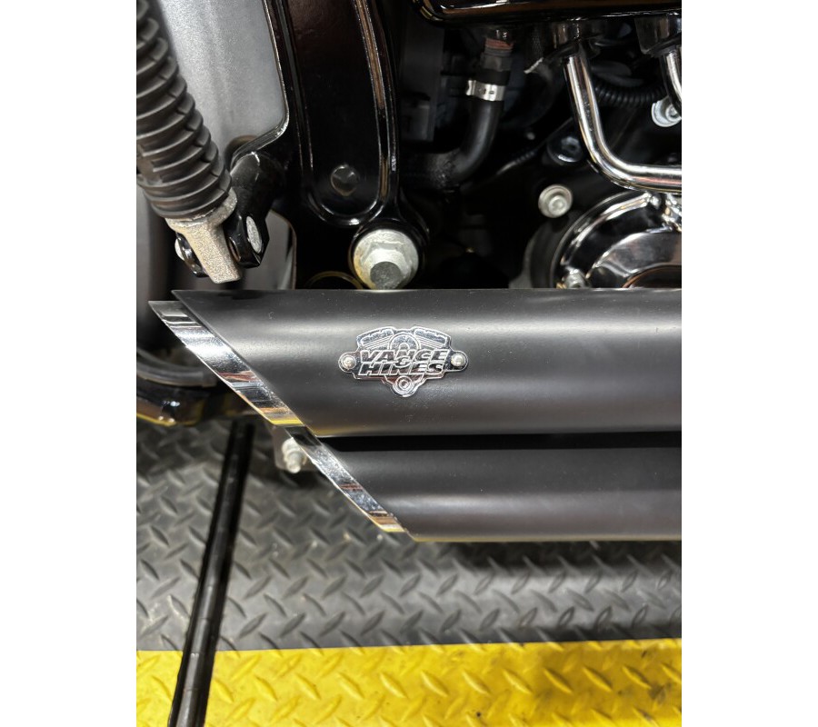 2014 Harley-Davidson® Breakout® HCCHROMEFLAKE