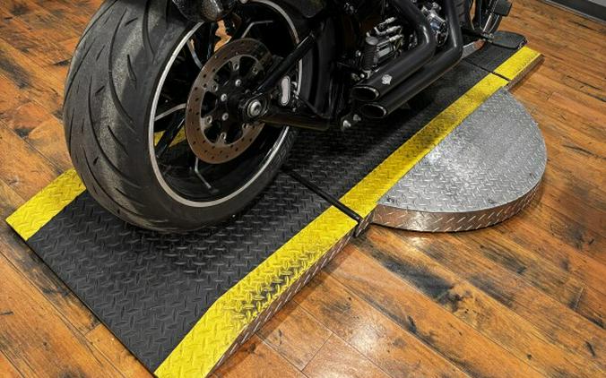 2014 Harley-Davidson® Breakout® HCCHROMEFLAKE