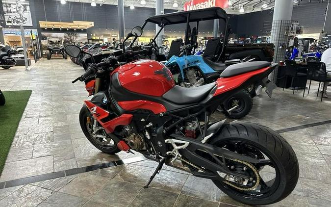 2022 BMW S 1000 R Racing Red