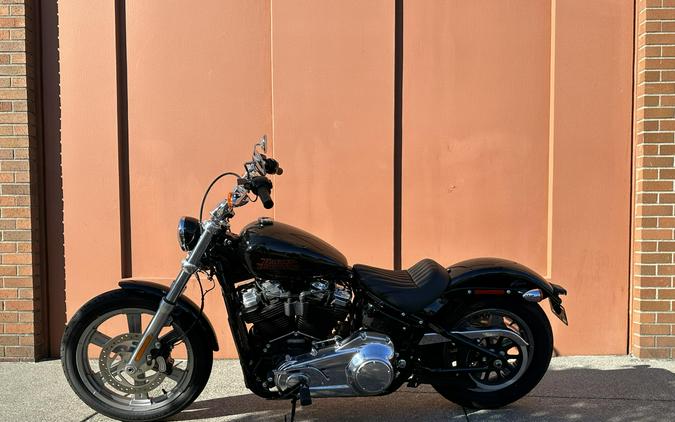 Harley-Davidson® Softail® Standard Vivid Black