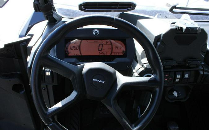 2025 Can-Am Commander XT 700