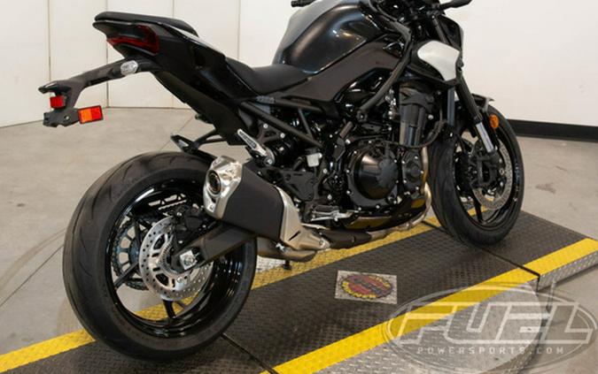 2025 Kawasaki Z900 ABS Metallic Spark Black/Metallic Carbon Gray