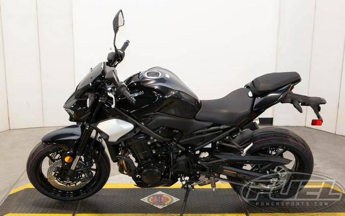 2025 Kawasaki Z900 ABS Metallic Spark Black/Metallic Carbon Gray