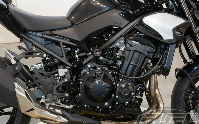 2025 Kawasaki Z900 ABS Metallic Spark Black/Metallic Carbon Gray