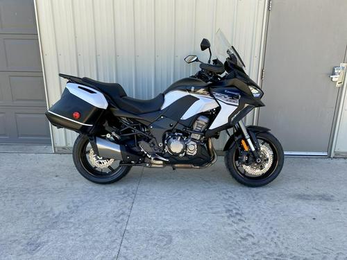 2019 Kawasaki Versys 1000 SE LT+ Review (19 Fast Facts)