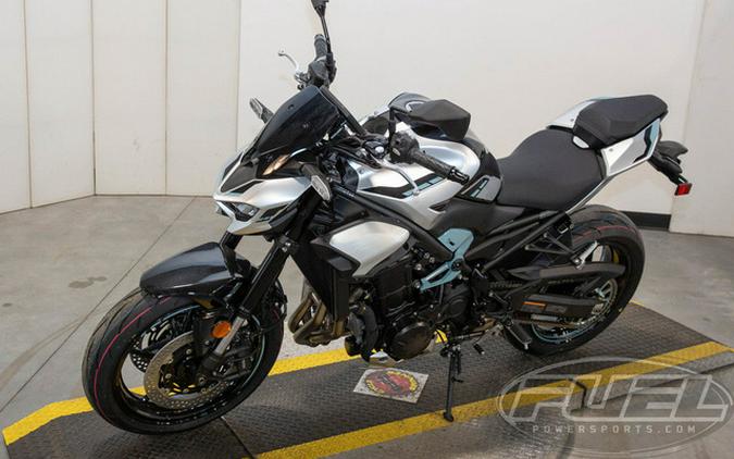 2025 Kawasaki Z900 ABS Galaxy Silver/Metallic Spark Black