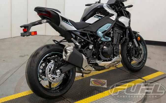 2025 Kawasaki Z900 ABS Galaxy Silver/Metallic Spark Black