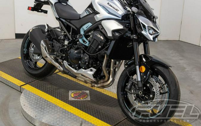 2025 Kawasaki Z900 ABS Galaxy Silver/Metallic Spark Black