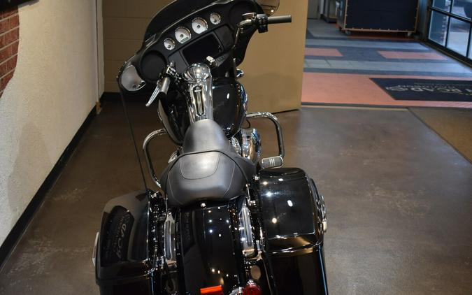 2023 Harley-Davidson® Street Glide® Vivid Black