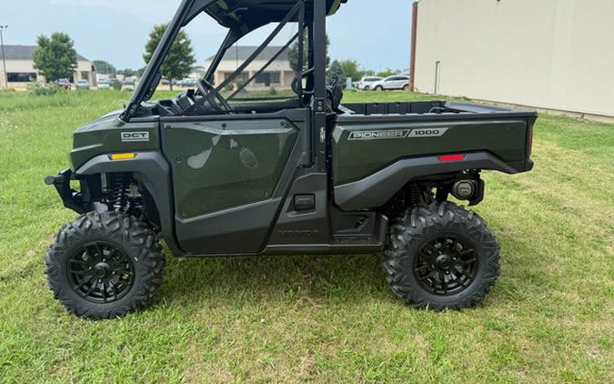 2026 Honda Pioneer 1000 Deluxe