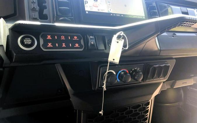 2026 Can-Am® Defender MAX Limited HD11