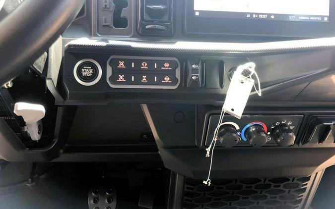 2026 Can-Am® Defender MAX Limited HD11