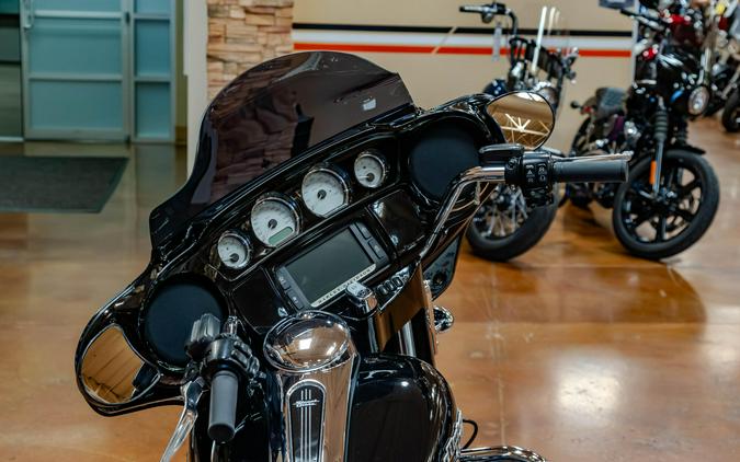 2017 Harley-Davidson Street Glide Special Grand American Touring FLHXS