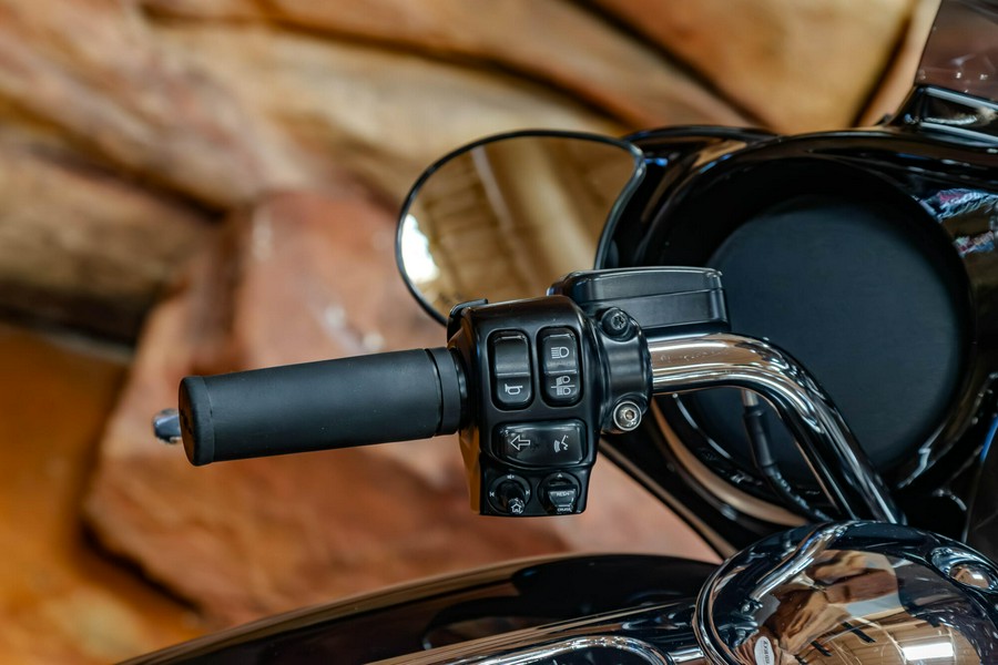 2017 Harley-Davidson Street Glide Special Grand American Touring FLHXS