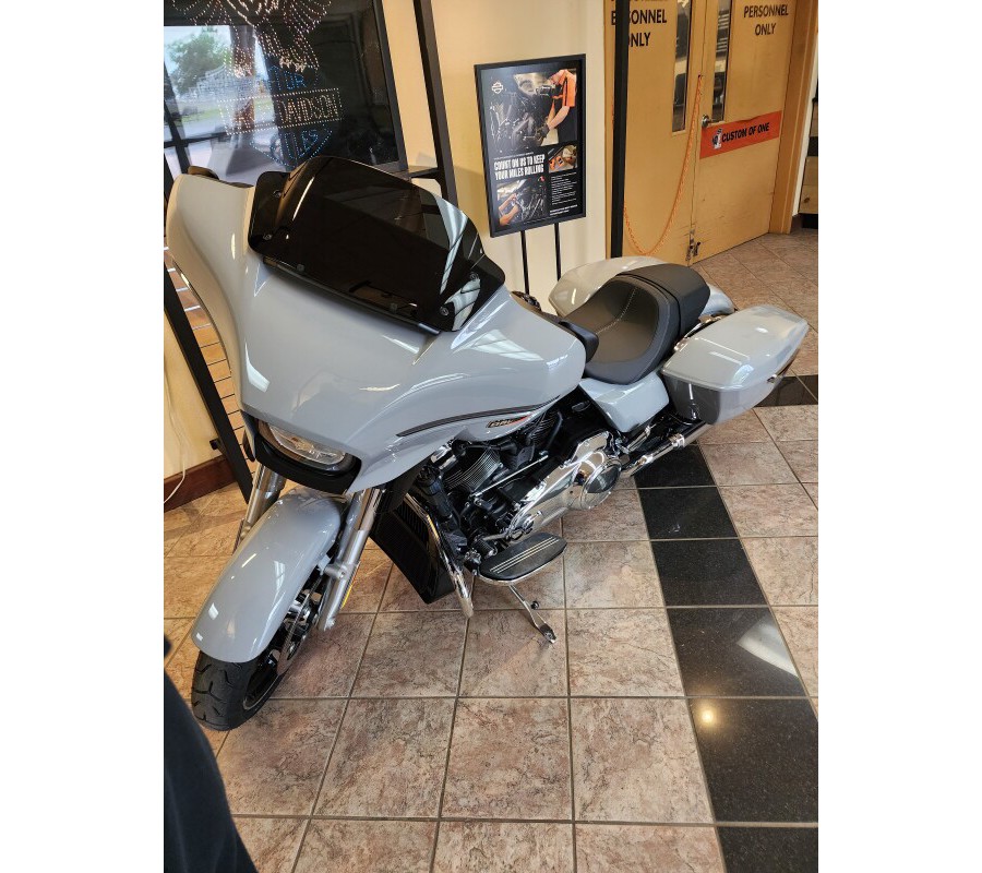 2024 Harley-Davidson Street Glide® Billiard Gray