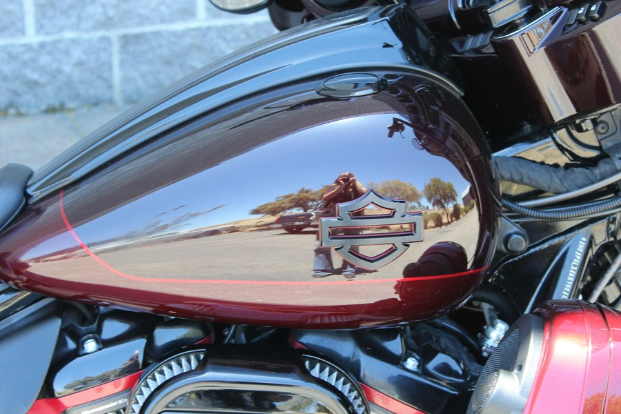 2019 Harley-Davidson® CVO™ Street Glide® BLK FORST/WINE W/PINSTRIPE