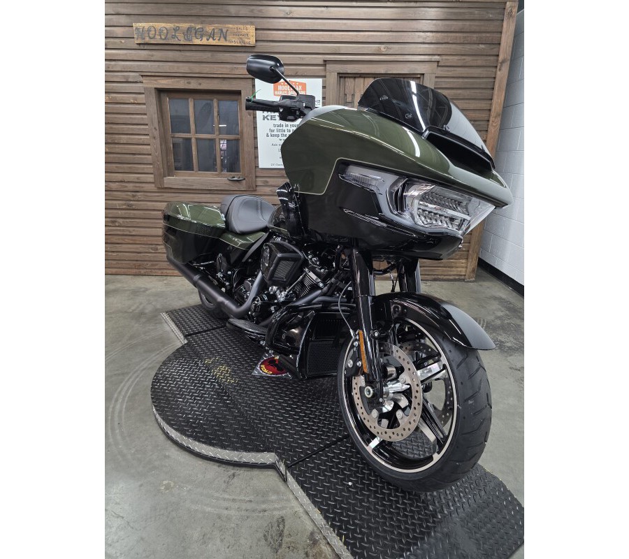 2026 Harley-Davidson® Road Glide® OLIV STL MTL/BLK W/ PINSTRI