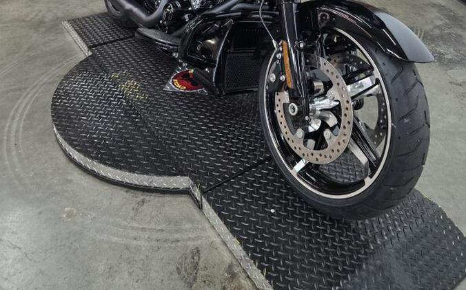 2026 Harley-Davidson® Road Glide® OLIV STL MTL/BLK W/ PINSTRI