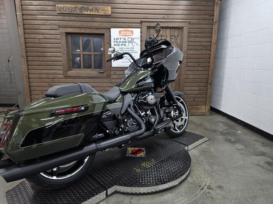 2026 Harley-Davidson® Road Glide® OLIV STL MTL/BLK W/ PINSTRI