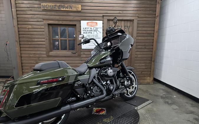 2026 Harley-Davidson® Road Glide® OLIV STL MTL/BLK W/ PINSTRI