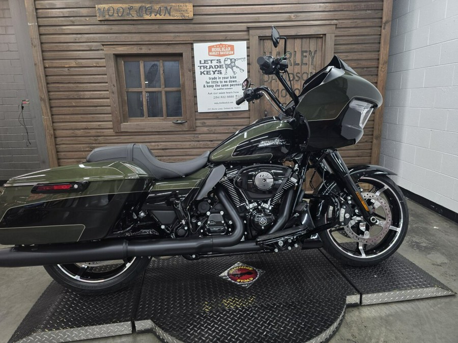 2026 Harley-Davidson® Road Glide® OLIV STL MTL/BLK W/ PINSTRI