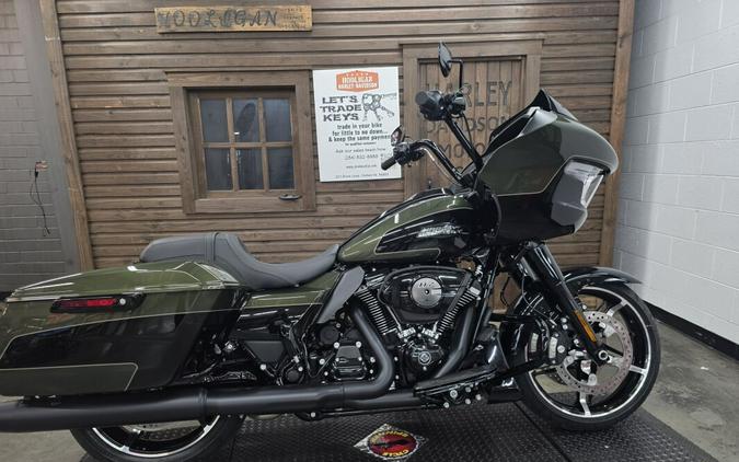 2026 Harley-Davidson® Road Glide® OLIV STL MTL/BLK W/ PINSTRI