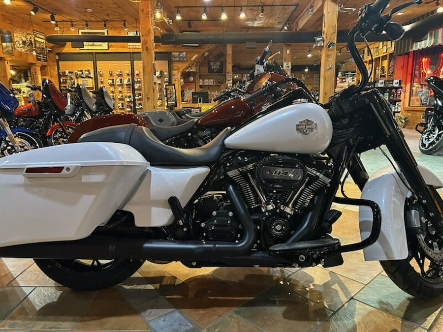 2024 Harley-Davidson Road King Special White Onyx Pearl - Black Finish