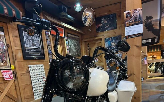 2024 Harley-Davidson Road King Special White Onyx Pearl - Black Finish