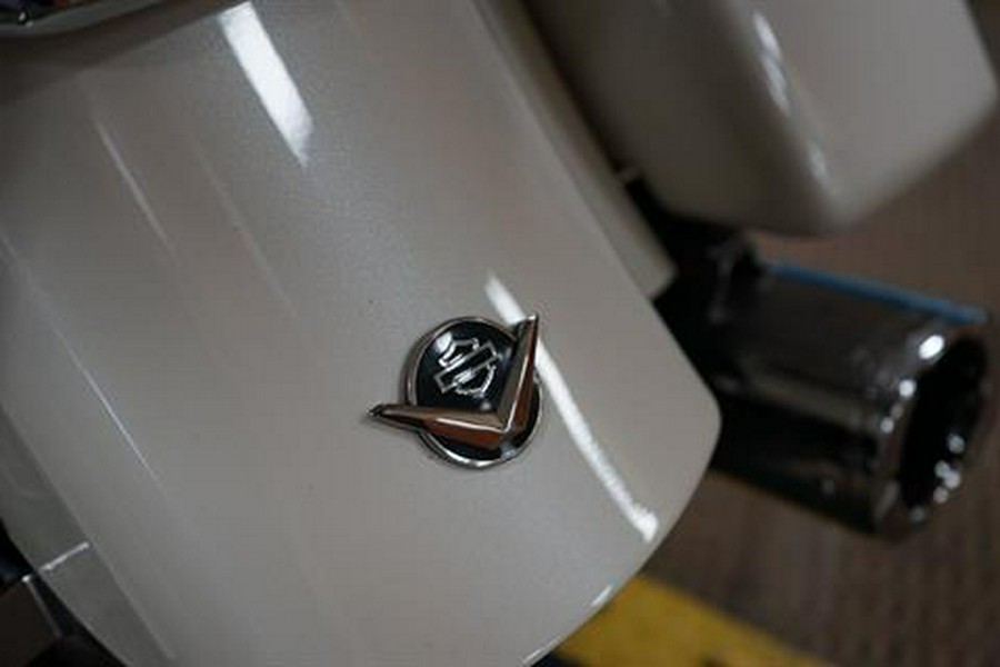 2008 Harley-Davidson CVO™ Screamin' Eagle® Ultra Classic® Electra Glide®