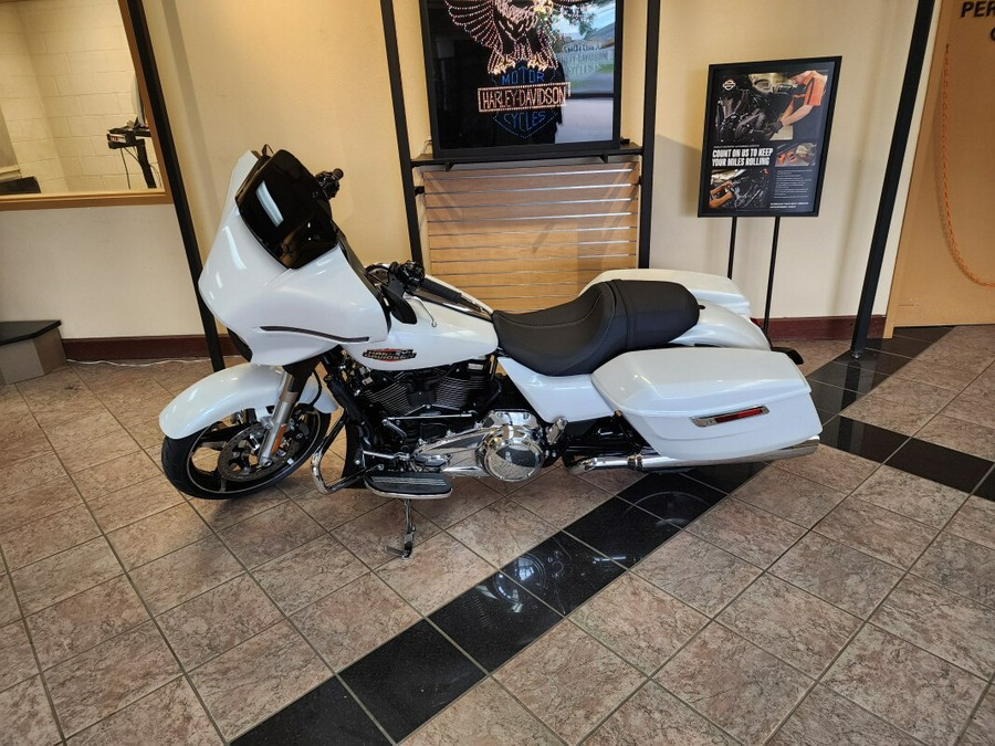 2024 Harley-Davidson Street Glide® White Onyx Pearl