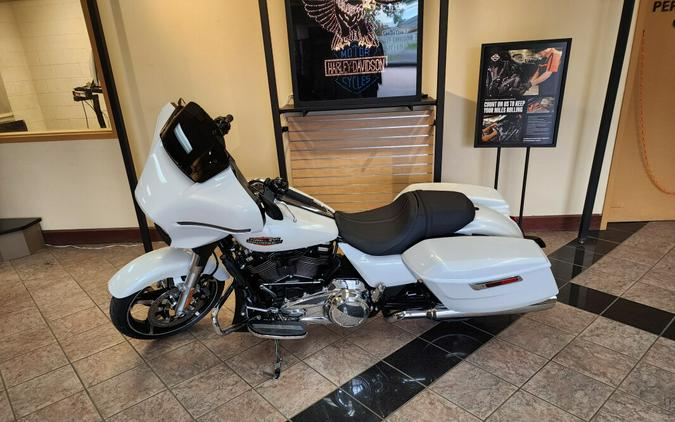 2024 Harley-Davidson Street Glide® White Onyx Pearl