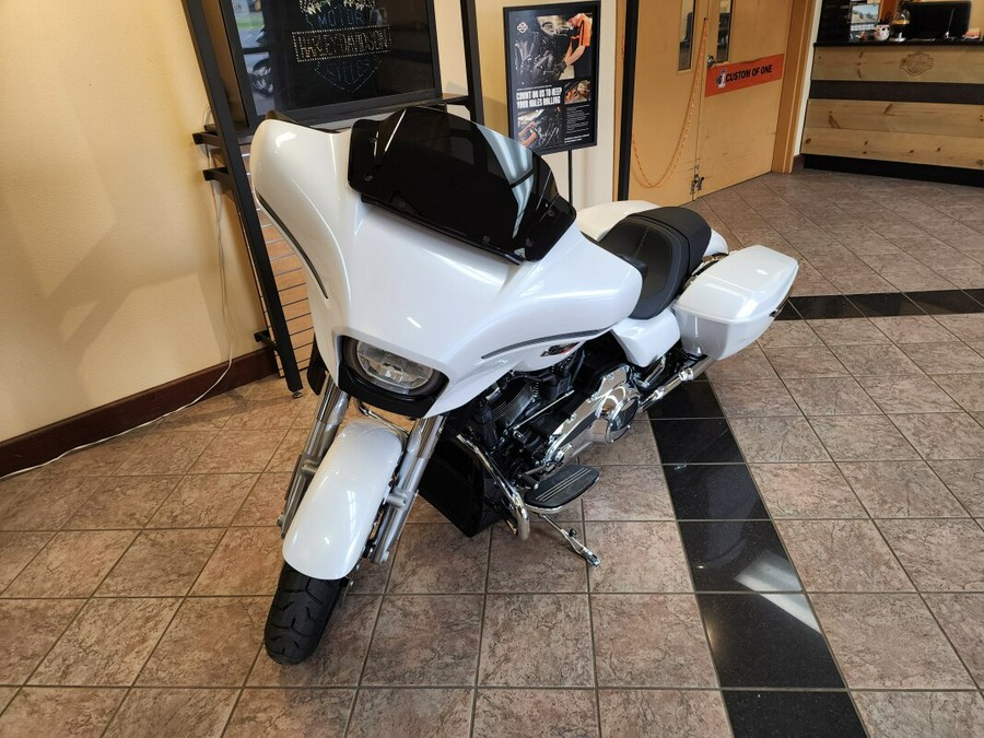 2024 Harley-Davidson Street Glide® White Onyx Pearl