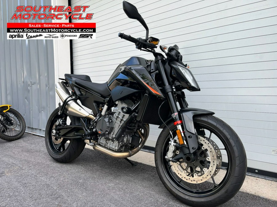 2022 KTM Duke 890 R