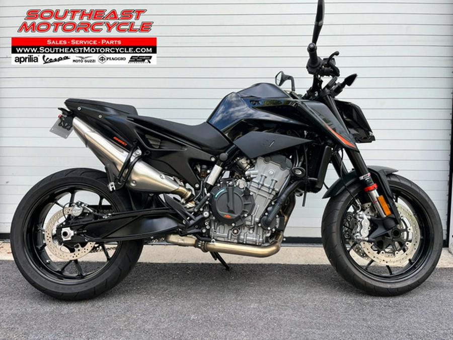 2022 KTM Duke 890 R