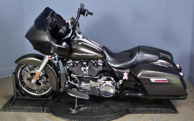 2020 Harley-Davidson Road Glide River Rock Gray Denim