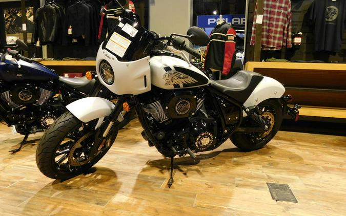 2024 Indian Motorcycle® Sport Chief Ghost White Metallic Smoke
