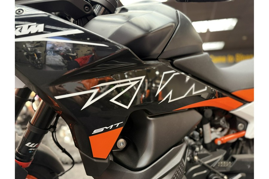 2024 KTM 890 SMT