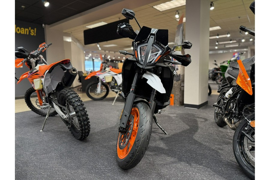2024 KTM 890 SMT