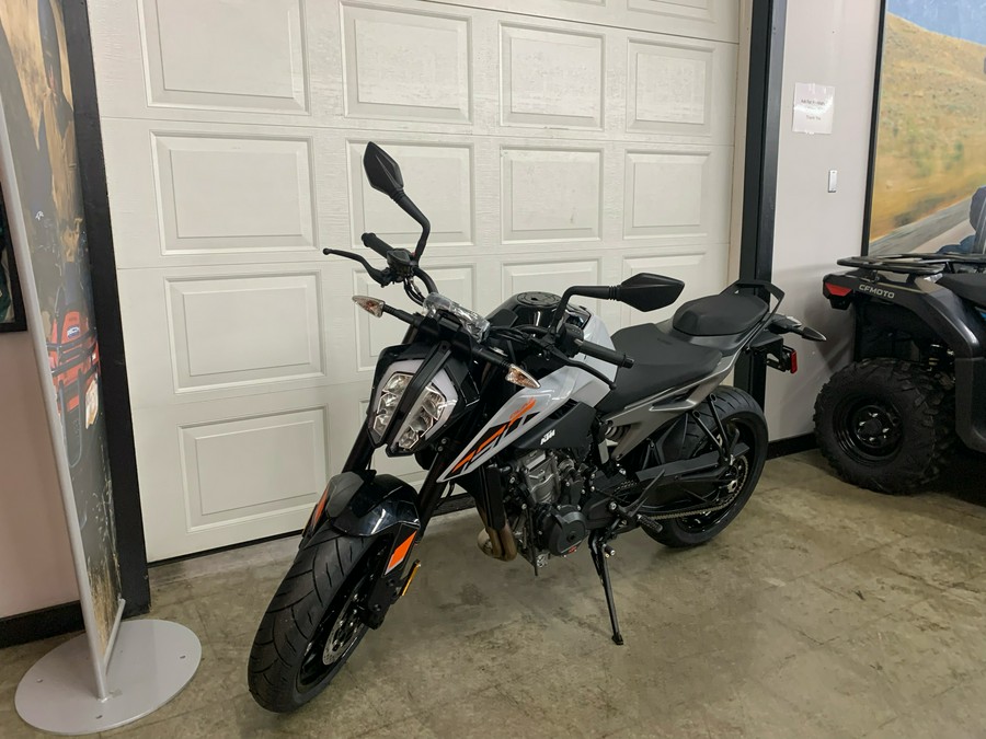 2024 KTM 790 Duke