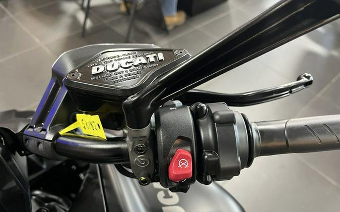 2026 Ducati Diavel V4 Black Roadster