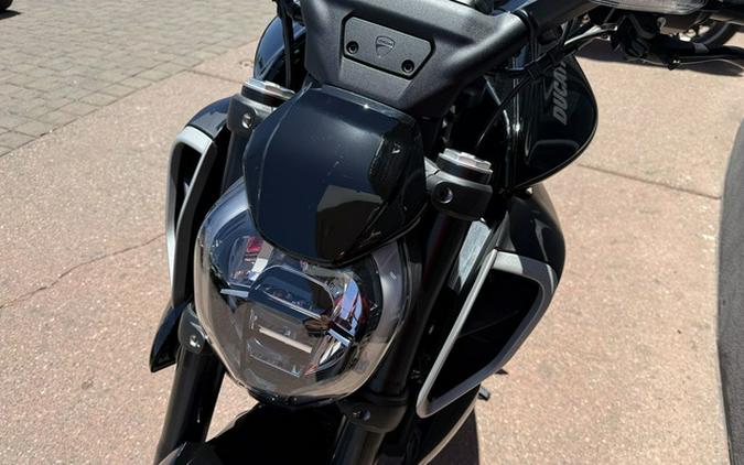 2024 Ducati Diavel V4 Black