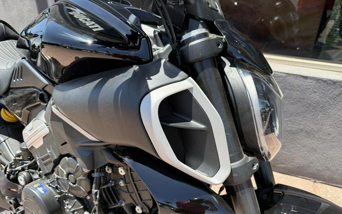 2024 Ducati Diavel V4 Black
