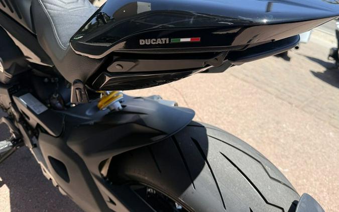 2024 Ducati Diavel V4 Black