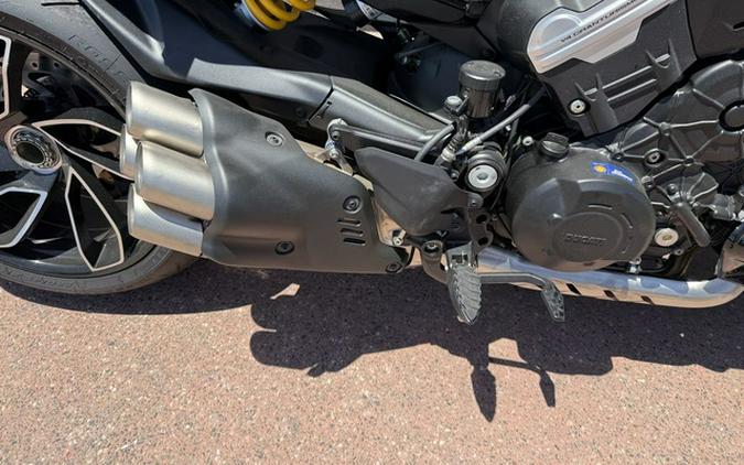 2024 Ducati Diavel V4 Black
