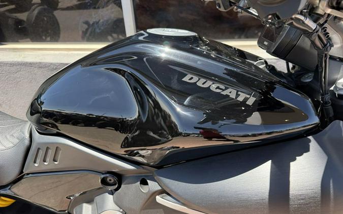 2024 Ducati Diavel V4 Black