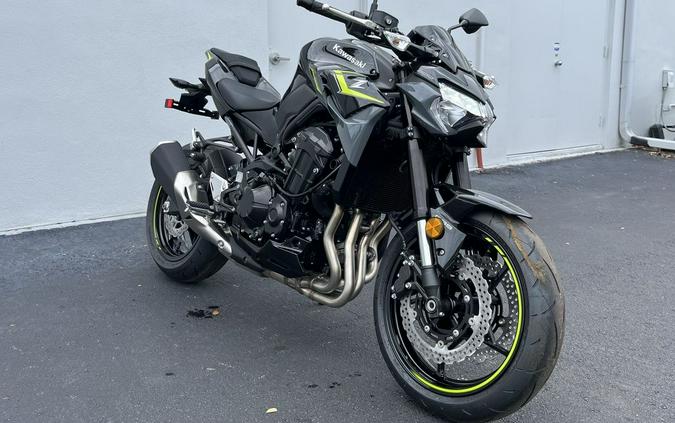 2024 Kawasaki Z900 ABS Metallic Spark Black/Metallic Matte Dark Gray