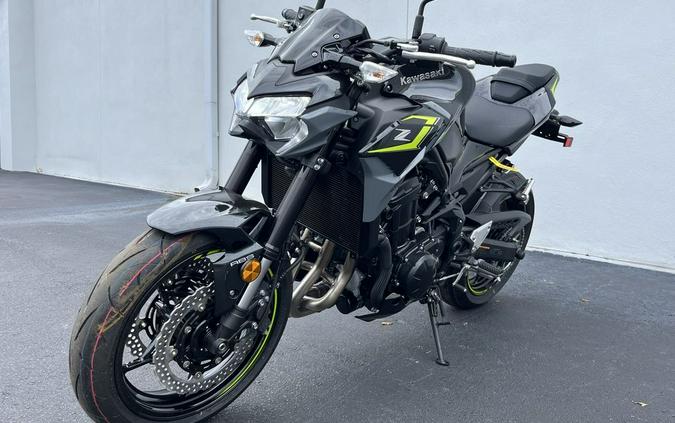 2024 Kawasaki Z900 ABS Metallic Spark Black/Metallic Matte Dark Gray