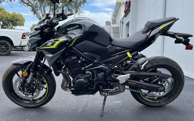 2024 Kawasaki Z900 ABS Metallic Spark Black/Metallic Matte Dark Gray