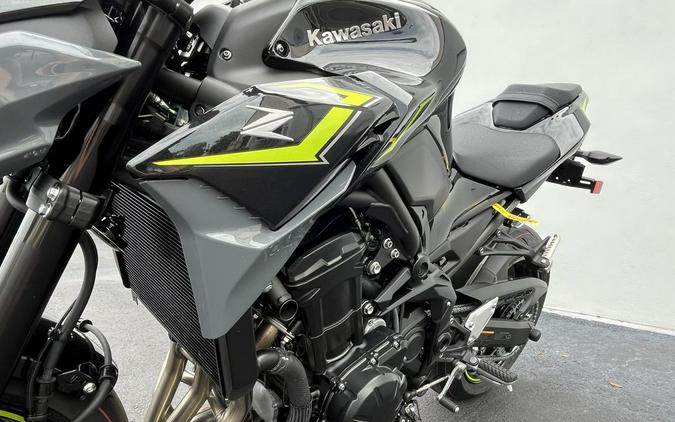 2024 Kawasaki Z900 ABS Metallic Spark Black/Metallic Matte Dark Gray